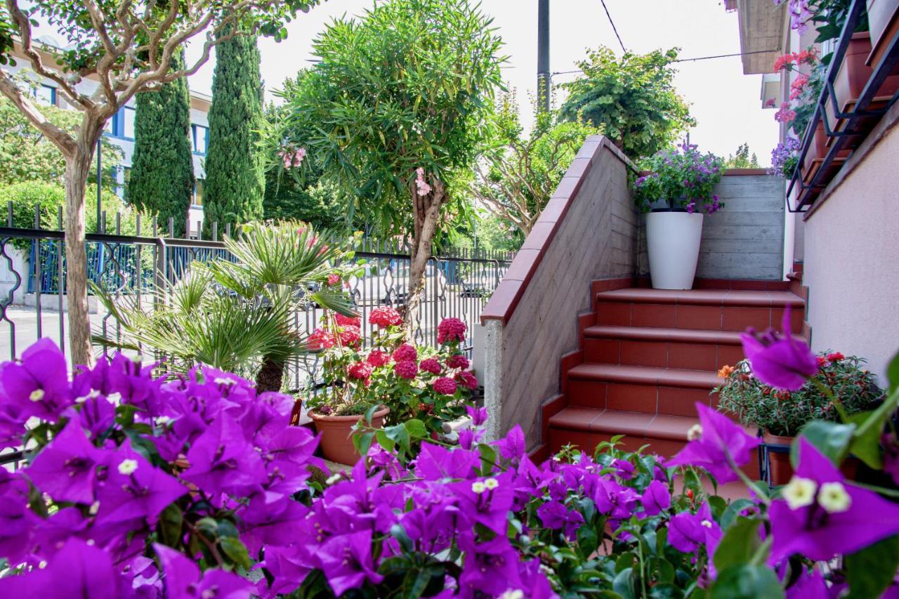 Apartamento Residenza Palmina Rímini Exterior foto